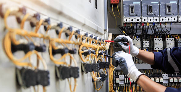 Professional Electrician technician working in San Diego, TX